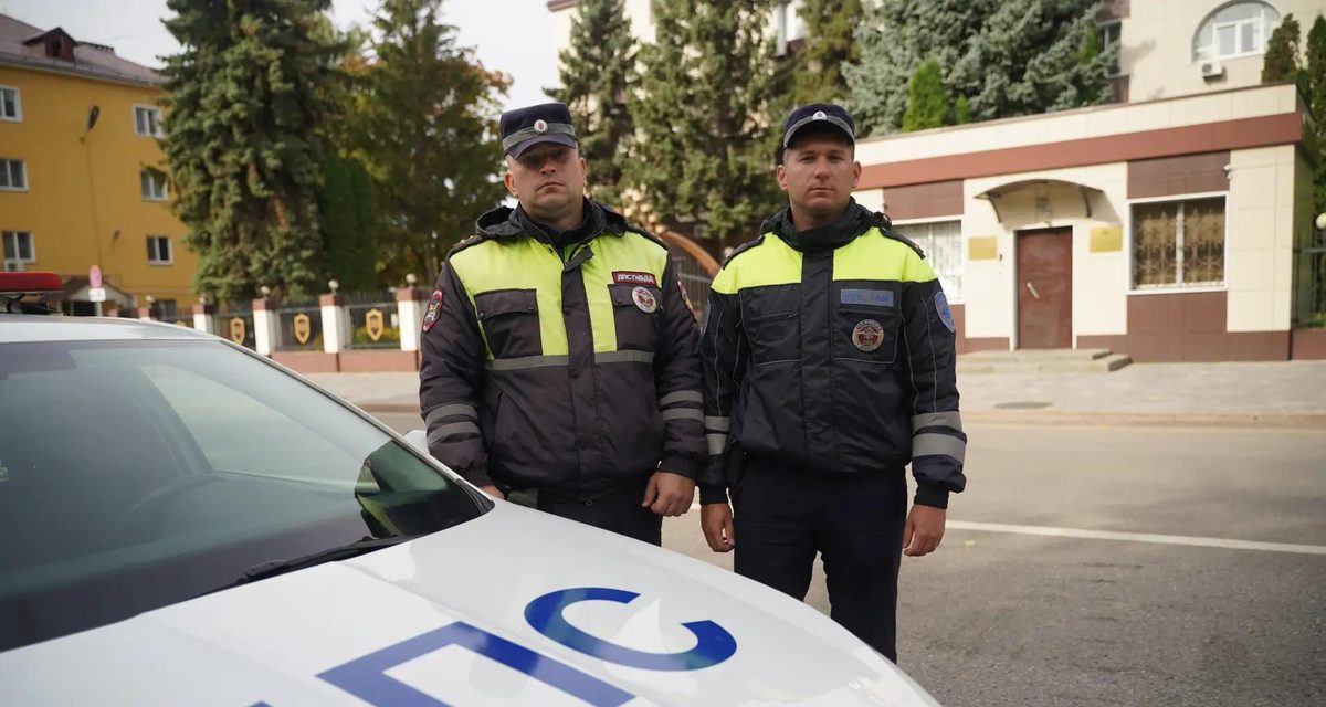 Инспекторы ДПС повезли мужчину с больным сердцем в больницу, чтобы не терять время в пробке